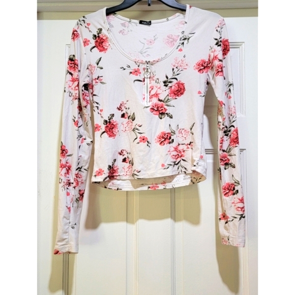 Rue 21 Junior Long Sleeve Crop Top. Size Small. EUC - Picture 9 of 11
